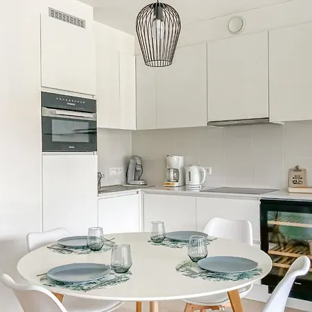 2 Bedroom Stunning Apartment In Oostende Exterior foto