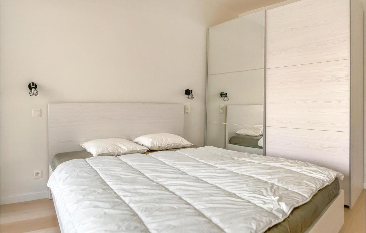 2 Bedroom Stunning In Ostende