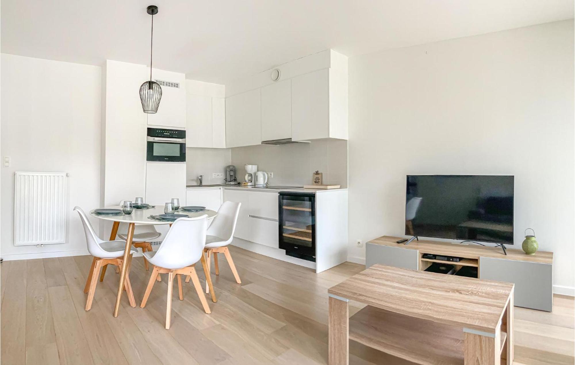2 Bedroom Stunning In * Ostende